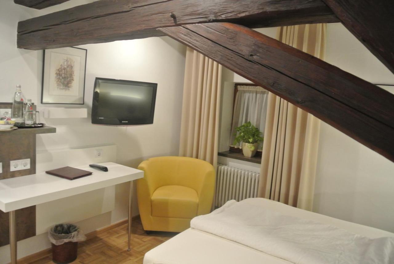 Hotel-Restaurant Goldenes Lamm Dinkelsbühl Buitenkant foto