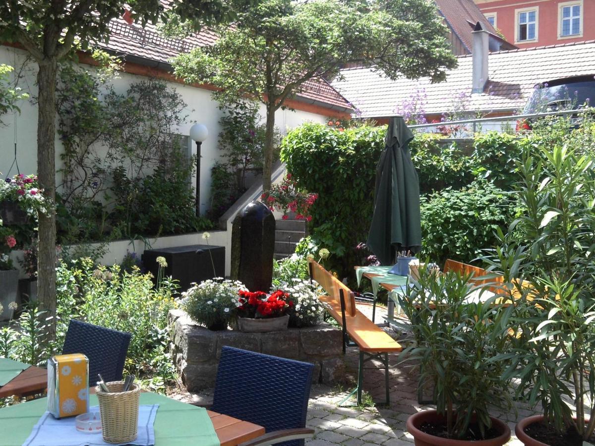 Hotel-Restaurant Goldenes Lamm Dinkelsbühl Buitenkant foto