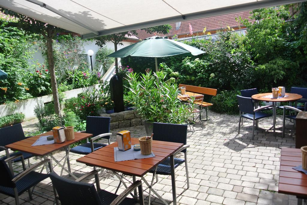 Hotel-Restaurant Goldenes Lamm Dinkelsbühl Buitenkant foto