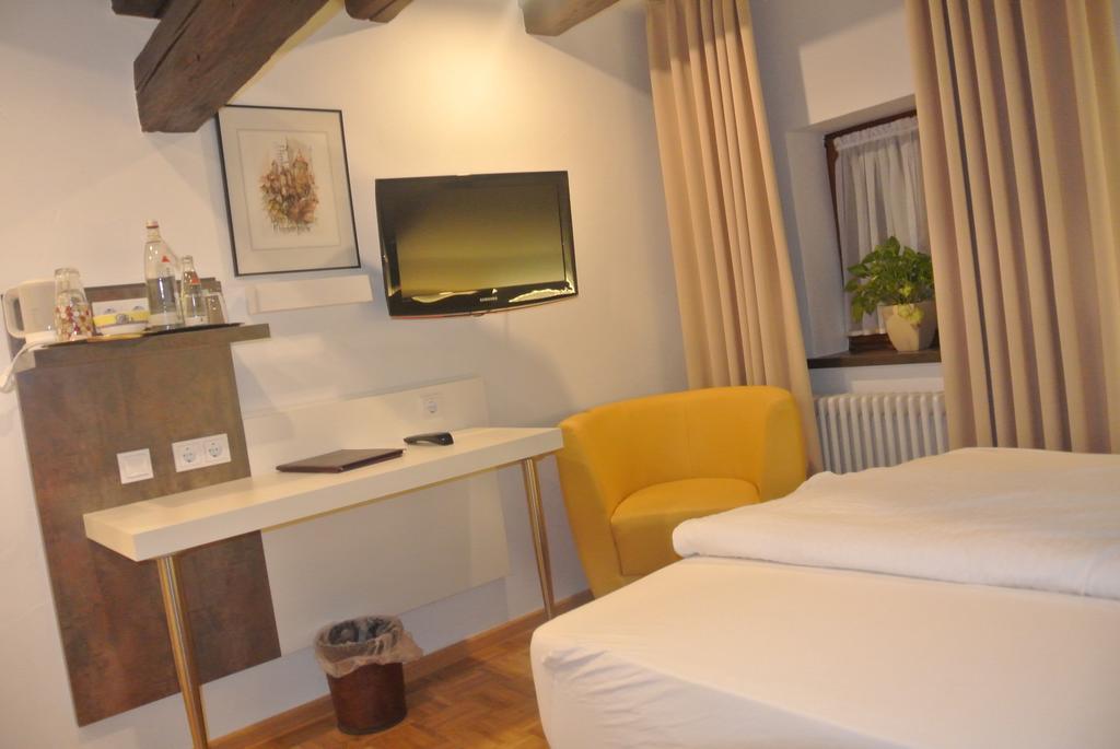 Hotel-Restaurant Goldenes Lamm Dinkelsbühl Kamer foto