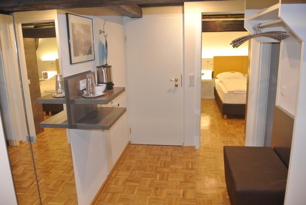 Hotel-Restaurant Goldenes Lamm Dinkelsbühl Kamer foto