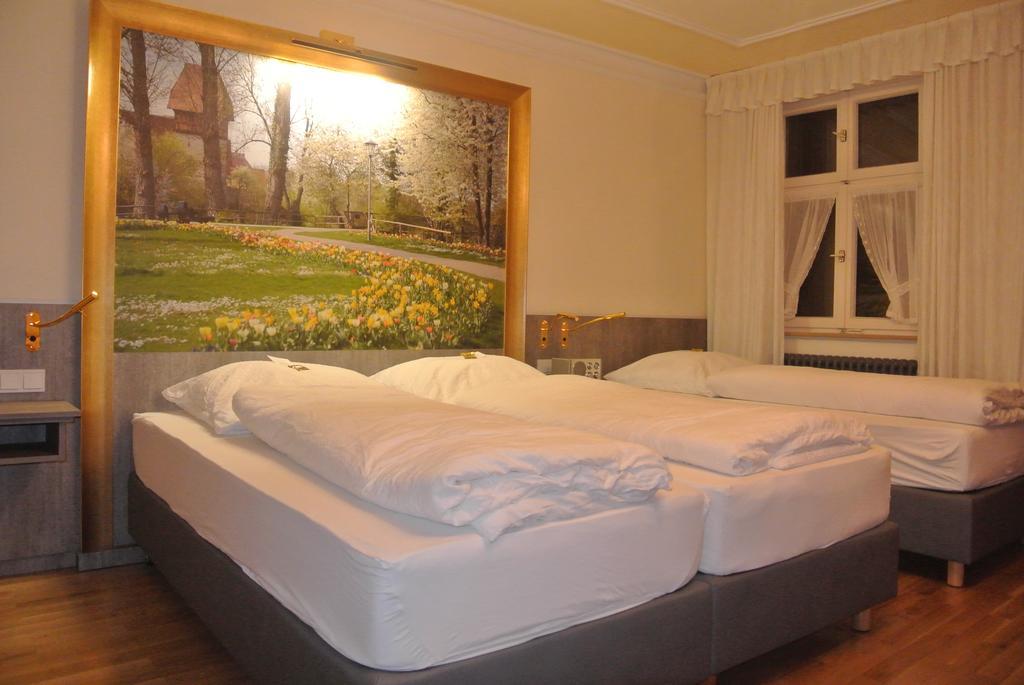 Hotel-Restaurant Goldenes Lamm Dinkelsbühl Kamer foto