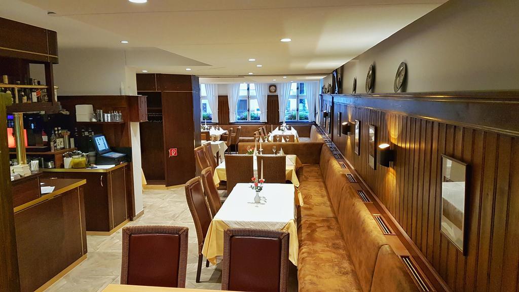 Hotel-Restaurant Goldenes Lamm Dinkelsbühl Buitenkant foto