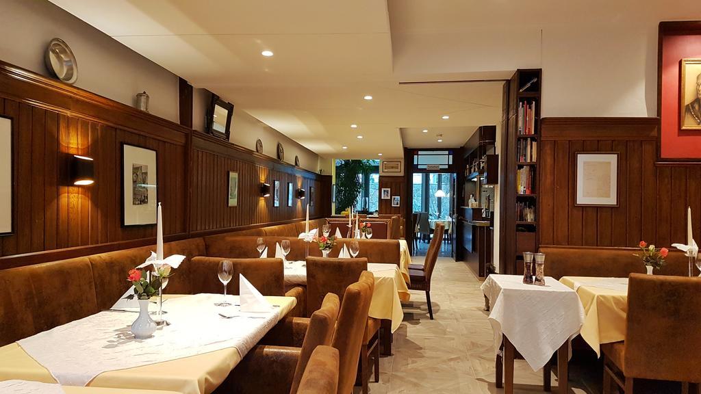 Hotel-Restaurant Goldenes Lamm Dinkelsbühl Buitenkant foto