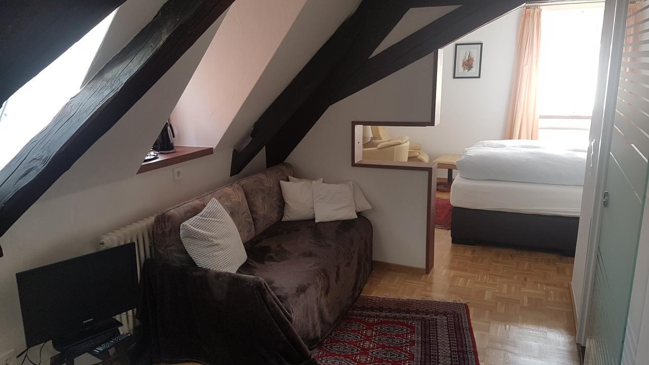 Hotel-Restaurant Goldenes Lamm Dinkelsbühl Buitenkant foto