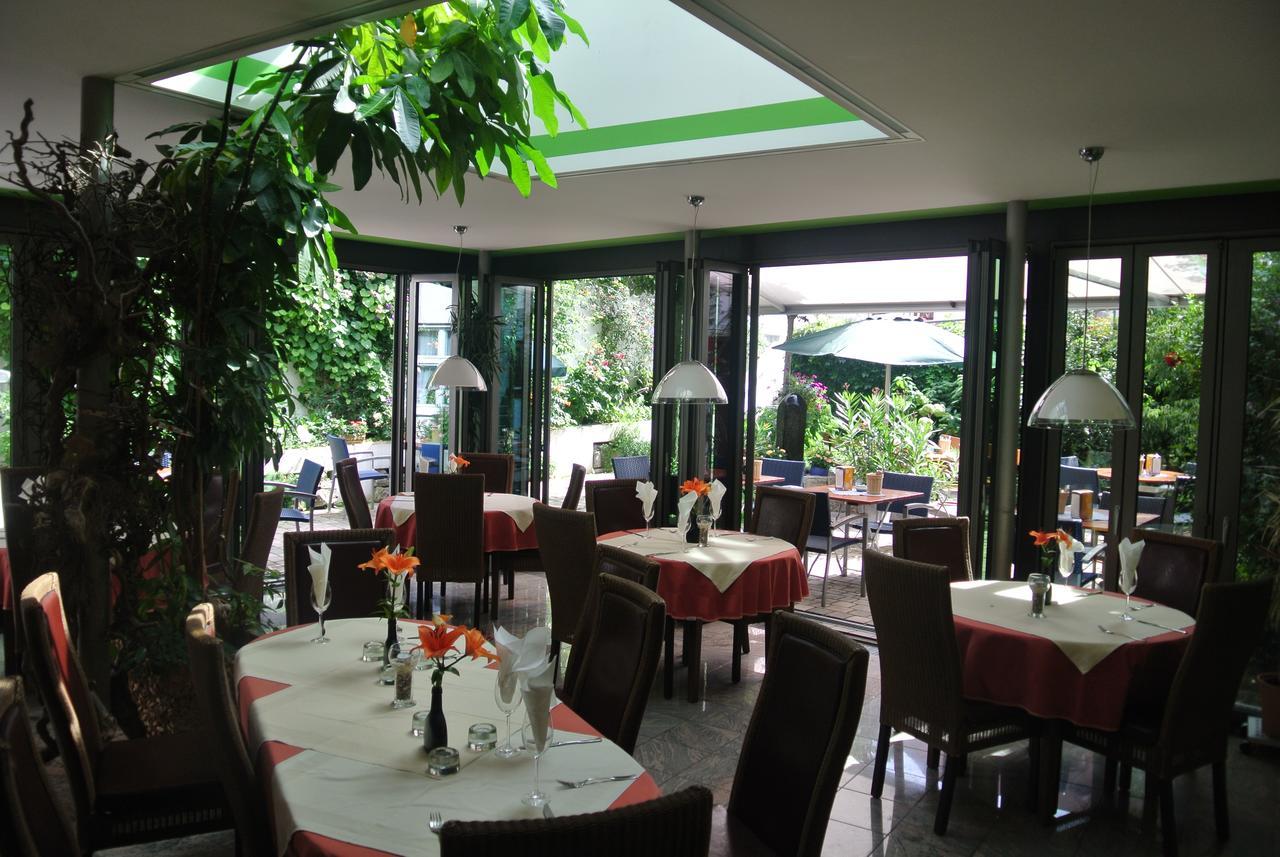 Hotel-Restaurant Goldenes Lamm Dinkelsbühl Buitenkant foto