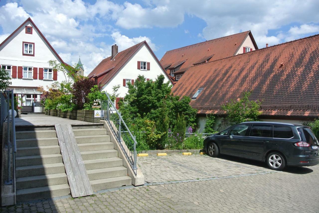 Hotel-Restaurant Goldenes Lamm Dinkelsbühl Buitenkant foto