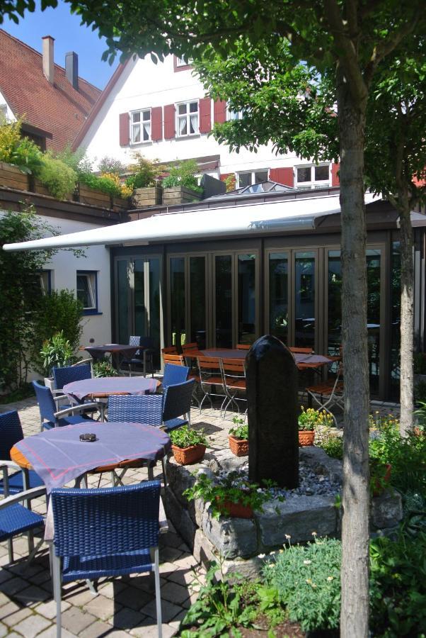 Hotel-Restaurant Goldenes Lamm Dinkelsbühl Buitenkant foto